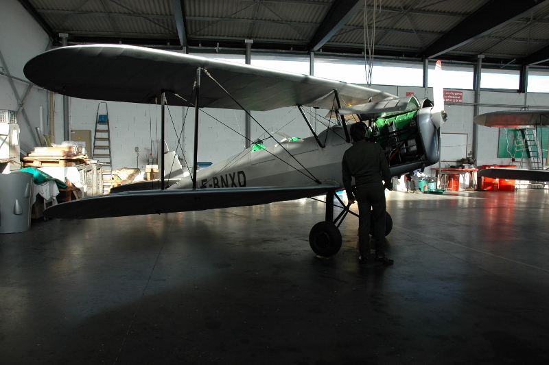 Les portes du hangar vont enfin laisser rentrer les rayons du soleil